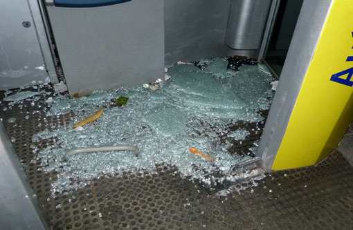 Livramento: Vândalos quebram porta de vidro do autoatendimento do Banco do Brasil