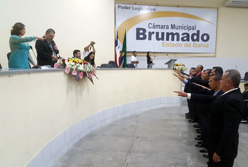 Vereadores eleitos em Brumado tomam posse