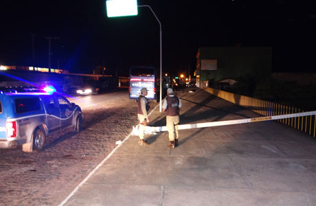 Brumado: Carreta cegonha colide em poste que quebra e cai