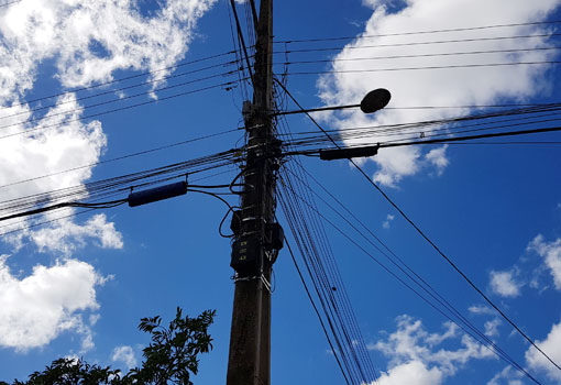 AL-BA aprova projeto que obriga Coelba a deixar toda fiação do estado subterrânea