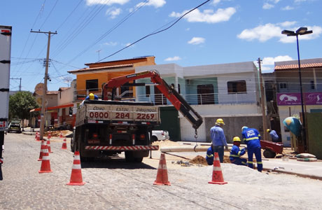 Brumado: Postes estão sendo retirados da Rua, na Praça Heráclito Cardoso