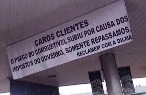 Paraná: Dono de posto de combustíveis usa faixa para explicar aumento da gasolina