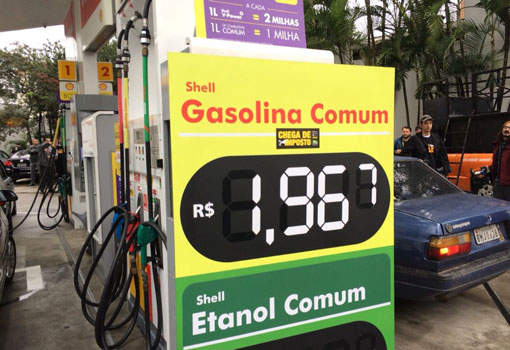 Posto de SP vende gasolina  a R$ 1,96 em protesto contra impostos