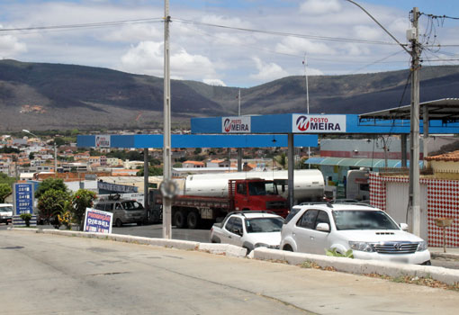 Troque o Óleo de seu veículo no Posto Meira