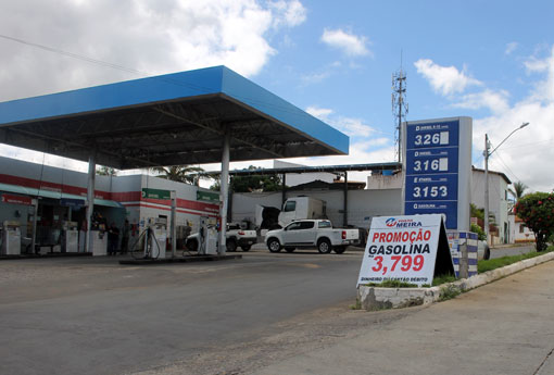 Posto Meira: abasteça seu veículo com gasolina a R$ 3,799 a dinheiro ou cartão de débito