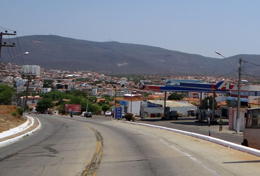 Brumado: posto de combustíveis da Avenida Coronel Santos foi assaltado; bandido efetuou disparo de arma de fogo