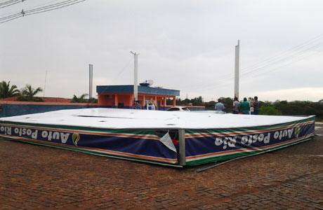 Rio do Antônio: Ventania derruba cobertura do posto de Combustível