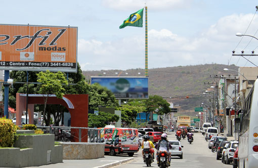 Brumado: Bandidos arrombaram loja de celulares no centro da cidade
