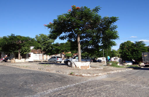 Dois veículos foram roubados em Brumado na madrugada de sexta (04)