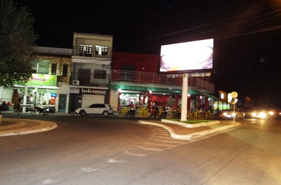 Brumado: Mesmo com a greve da PM, bares e restaurantes funcionam normalmente na Praça da Prefeitura