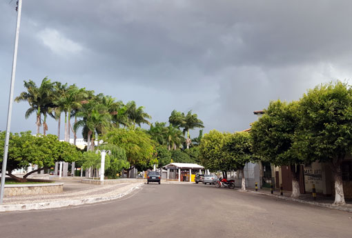 Fim de semana deve ser nublado com possibilidade de Chuva em Brumado