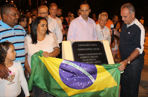 Brumado: Prefeito Aguiberto inaugura praça no Bairro Urbis I