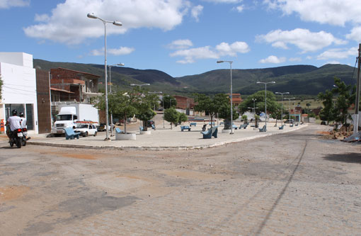 Brumado:  Moradores do Bairro Olhos D’Água solicitam recapeamento de Ruas