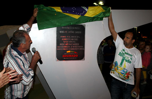 Brumado: Prefeito Aguiberto inaugura Praça Heráclito Cardoso