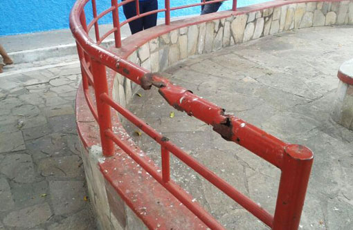 Brumado: Moradores reclamam de Praça abandonada no bairro das Flores