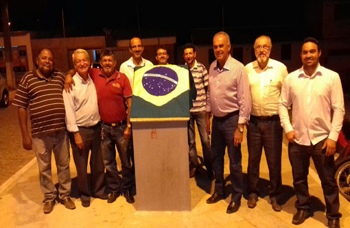 Brumado: prefeito Aguiberto entrega praças no Bairro São Félix