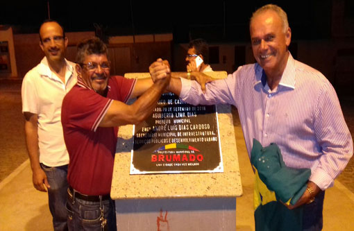Brumado: prefeito Aguiberto entrega praças no Bairro São Félix