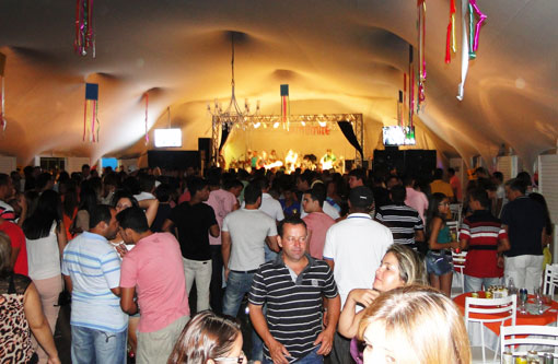 Fotos: Pré-Carnaval do Clube Social de Brumado