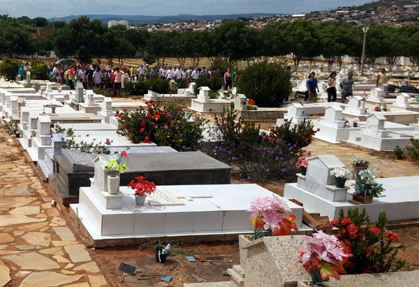 Brumado: Prefeitura divulga valores de sepulturas em cemitério público