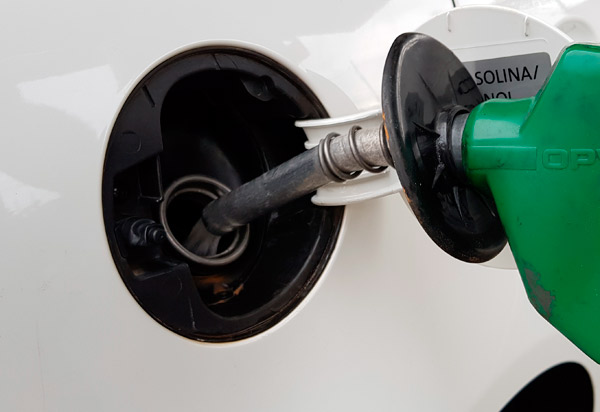 Gasolina e diesel ficam mais baratos hoje nas refinarias