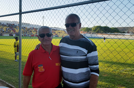 Prefeito Aguiberto acompanha jogo da seleção de Brumado no Intermunicipal