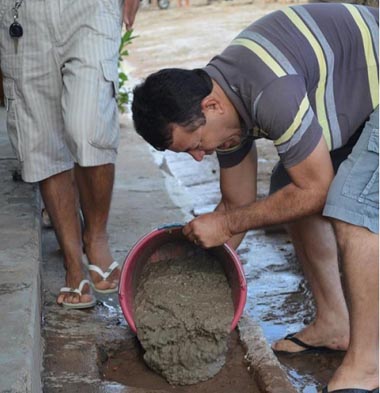 JUSSIAPE: PREFEITO PARTICIPA DE MUTIRÃO EM OBRA