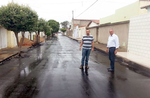 Prefeitura de Brumado realiza ampla recuperação asfáltica de dezenas de ruas dos bairros Santa Tereza e Olhos d’Água