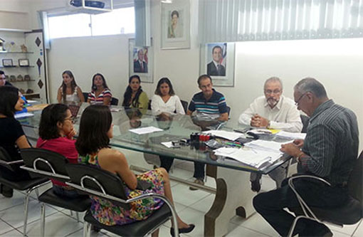 Brumado: Prefeito Aguiberto empossa 11 novos concursados