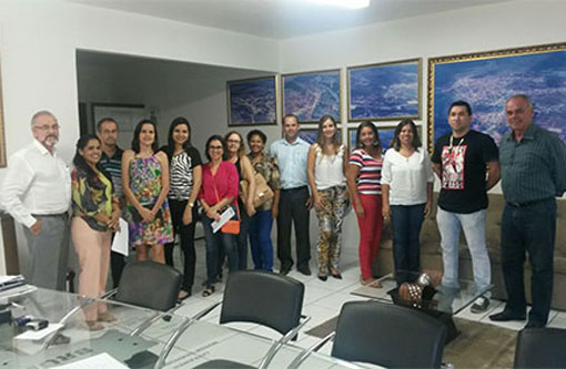 Brumado: Prefeito Aguiberto empossa 11 novos concursados