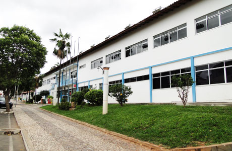 Prefeitura de Brumado informa comunidade sobre disponibilidade do transporte escolar e solicita retorno dos professores às atividades 