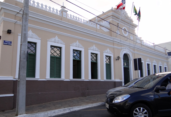 Município de Vitória da Conquista terá que exonerar procuradores e assessores não concursados