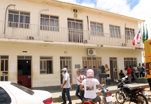 Justiça determina exoneração de servidores temporários ilegais em Dom Basílio
