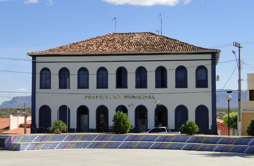Sonho de Valsa, pirulito e paçoca compõem a merenda escolar de Livramento de Nossa Senhora