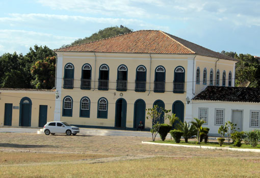 Rio de Contas: Justiça determina que prefeito anule nomeações de servidores temporários e comissionados do concurso de 2014