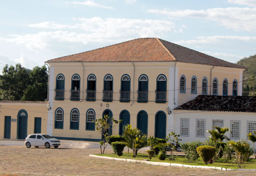 Justiça determina suspensão das exonerações de funcionários comissionados da prefeitura de Rio de Contas