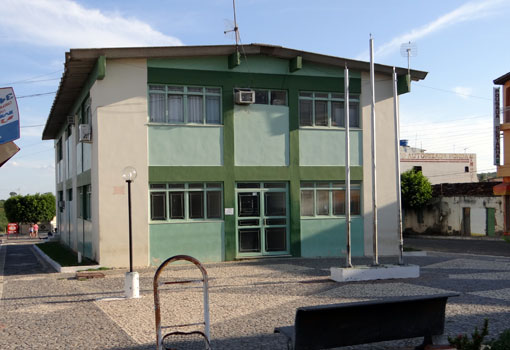 Tanhaçu: Prefeitura exonera servidores que não são concursados