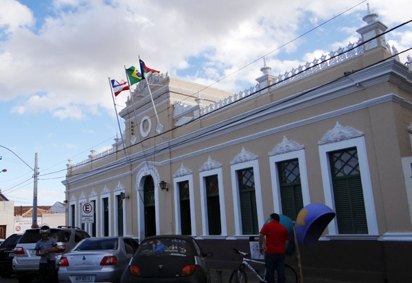 Vitória da Conquista atende MP e rescinde contratos ilegais com escritórios de advocacia