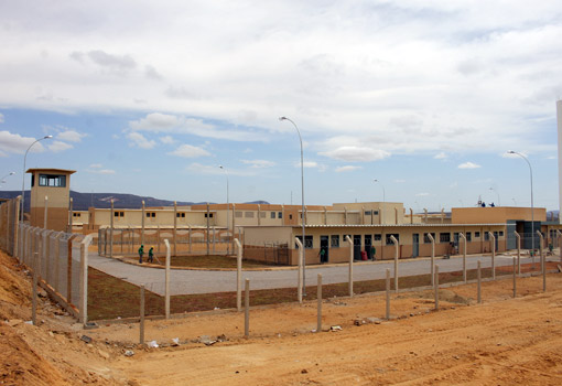 Senado aprovada instalação obrigatória de bloqueadores de celulares em presídios