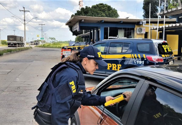 Final de semana marcado por flagrantes de embriaguez nas estradas da Bahia; motorista alcoolizado quase atropela crianças