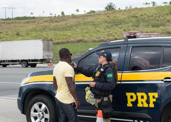 PRF na Bahia finaliza Operação Natal com mais de 10 mil veículos fiscalizados
