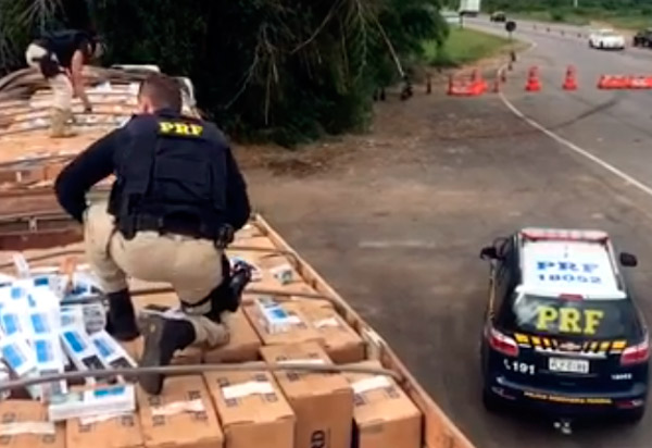 Segundo dia de apreensões de cargas milionárias de cigarros ilegais em Vitória da Conquista