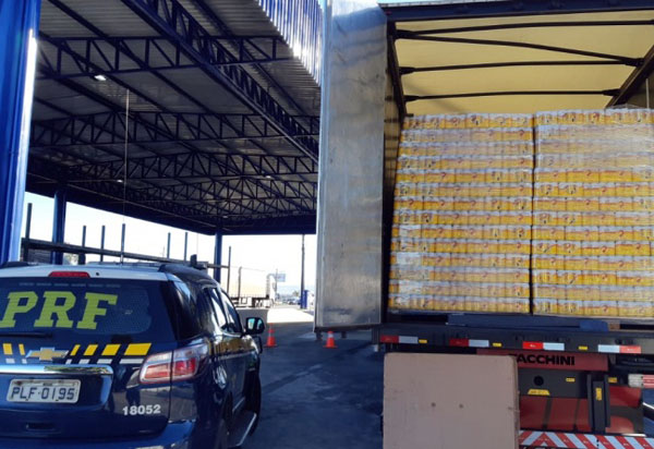 RF apreende 62.400 latas de cerveja sem nota fiscal na BR 116