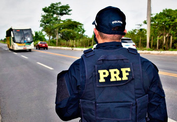 PRF na Bahia intensifica fiscalização nas rodovias com foco na segurança viária e no combate à criminalidade