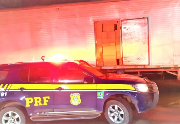 Conquista: PRF apreende mais de 12.000 pares de tênis falsificados