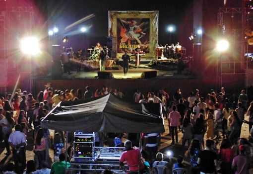 Renovação Carismática Católica de Brumado realizou o 1° Vem Louvar