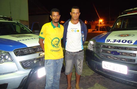 TANHAÇU: POLÍCIAS RECUPERAM MOTO FURTADA