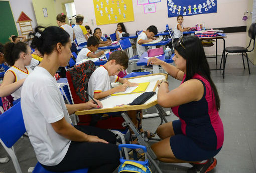 Isenção de IR para professores vai à Comissão de Assuntos Econômicos