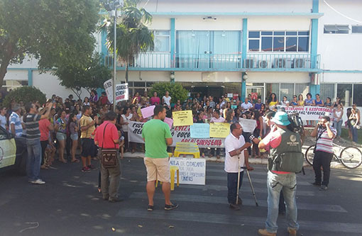 Brumado: Sem acordo com a Prefeitura, servidores municipais e professores mantém greve e fazem novo protesto