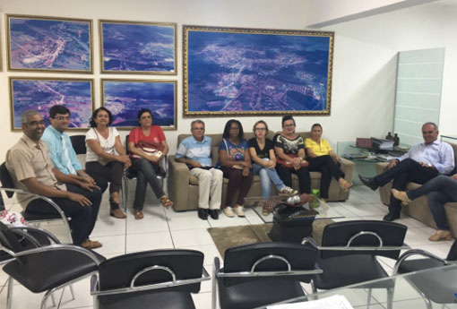 Brumado: prefeito sancionou os projetos de lei que tratam da tabela de vencimentos e do plano de carreira dos professores do município