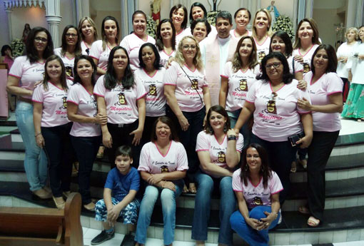 Turma que se formou em magistério há 30 anos no CEB participa de missa; data foi comemorada